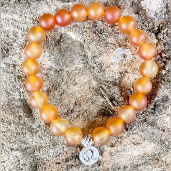 Matte Agate ♌️ Leo Zodiac Bracelet - Picture 5 of 10